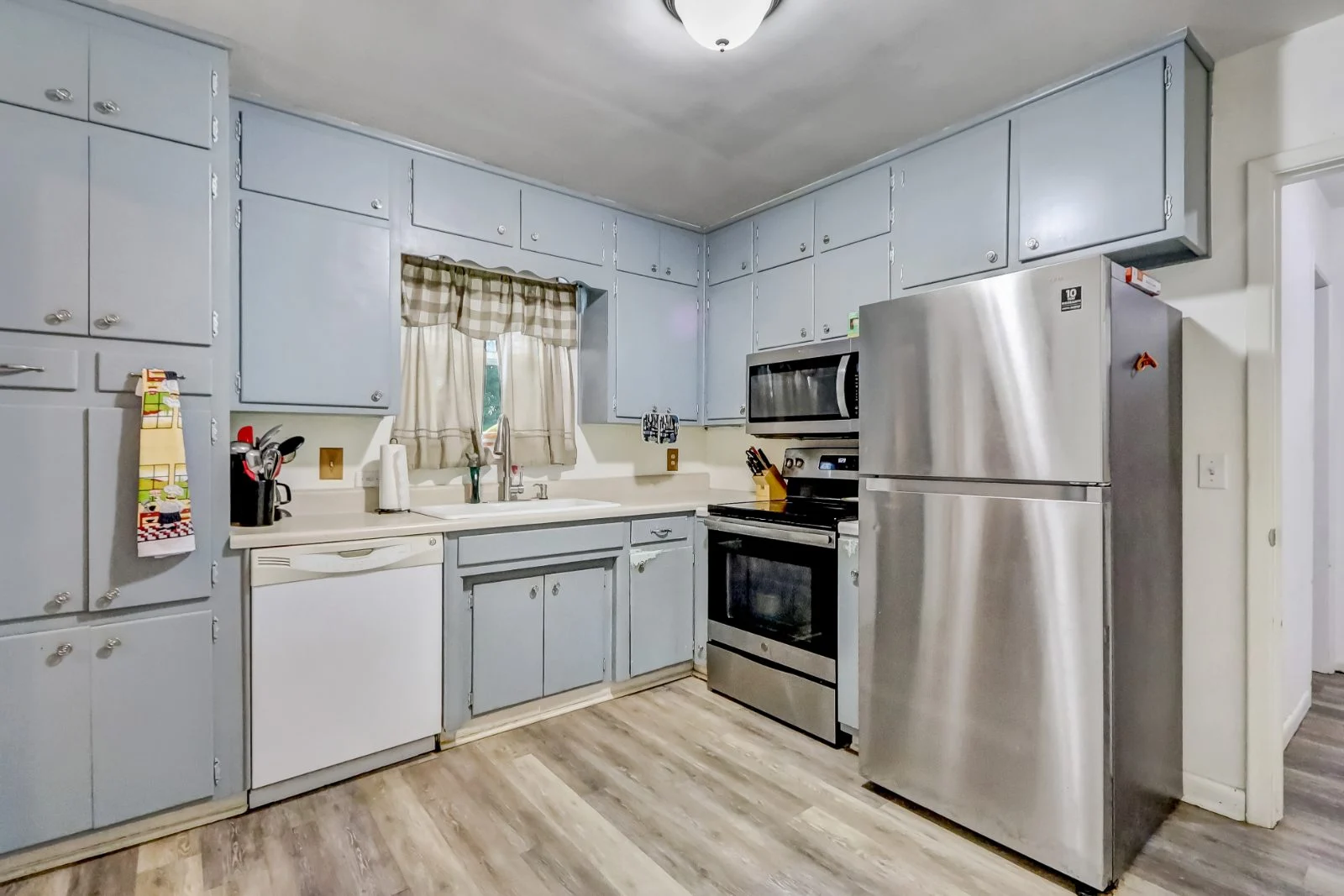 3483 Thornhill Dr, Jacksonville, FL 32277, photo 8 of 9